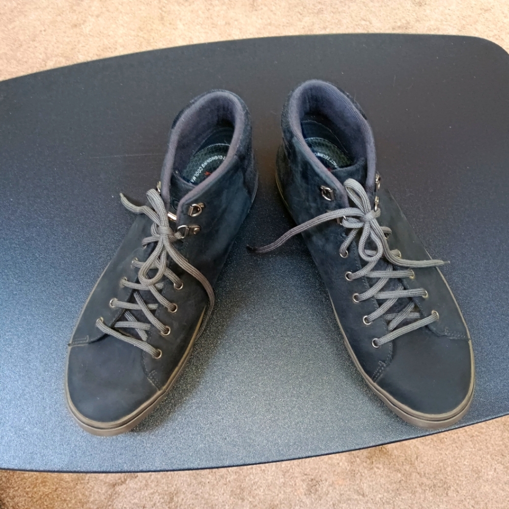 Men's 10.5 UGG Boots